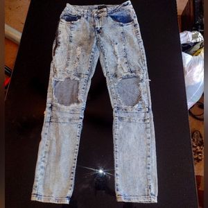 Jeans with wholes